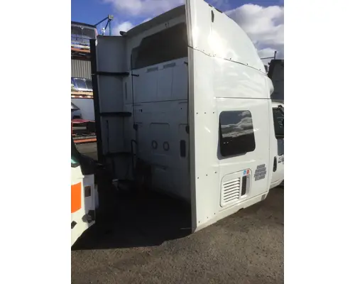 INTERNATIONAL LT625 Cab