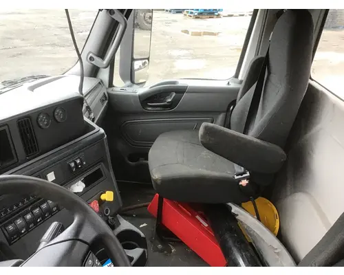 INTERNATIONAL LT625 Cab