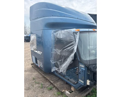 INTERNATIONAL LT625 Cab