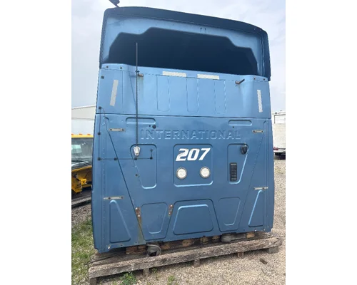 INTERNATIONAL LT625 Cab