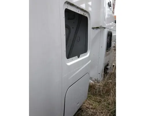 INTERNATIONAL LT625 Cab