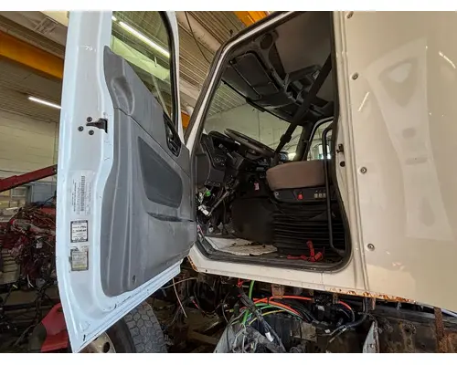 INTERNATIONAL LT625 Cab