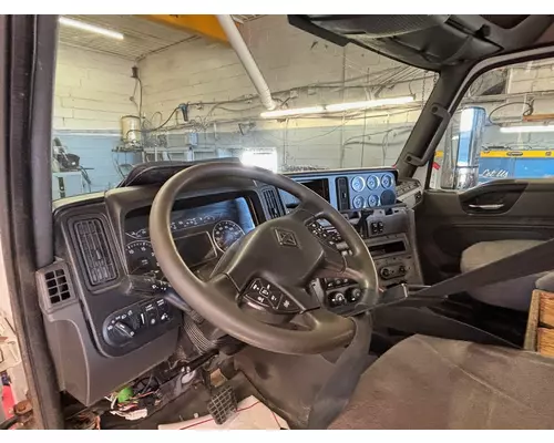 INTERNATIONAL LT625 Cab