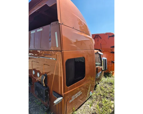 INTERNATIONAL LT625 Cab