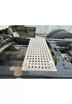 INTERNATIONAL LT625 Catwalk/Deckplate