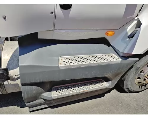 INTERNATIONAL LT625 Complete Vehicle