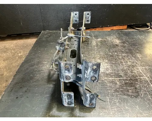 INTERNATIONAL LT625 Crossmember