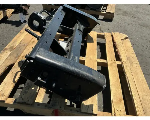 INTERNATIONAL LT625 Crossmember
