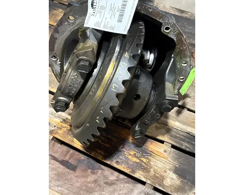 INTERNATIONAL LT625 Cutoff Assembly (Complete With Axles)