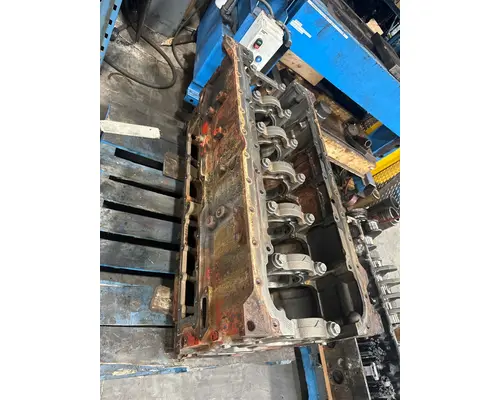 INTERNATIONAL LT625 Cylinder Block