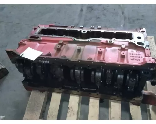 INTERNATIONAL LT625 Cylinder Block
