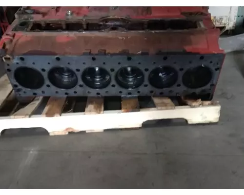INTERNATIONAL LT625 Cylinder Block