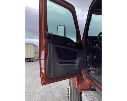 INTERNATIONAL LT625 DOOR-FRONT