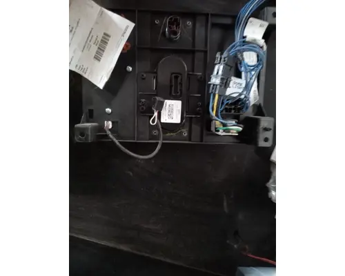 INTERNATIONAL LT625 Dash  Console Switch