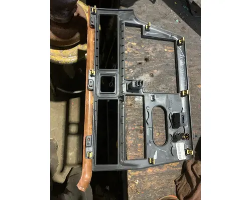 INTERNATIONAL LT625 Dash Panel