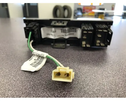 INTERNATIONAL LT625 DashConsole Switch