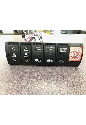 INTERNATIONAL LT625 Dash/Console Switch