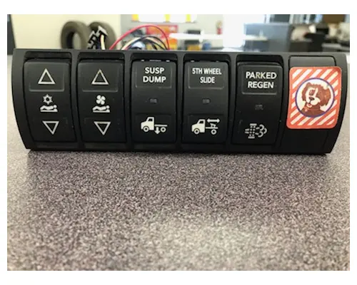 INTERNATIONAL LT625 DashConsole Switch