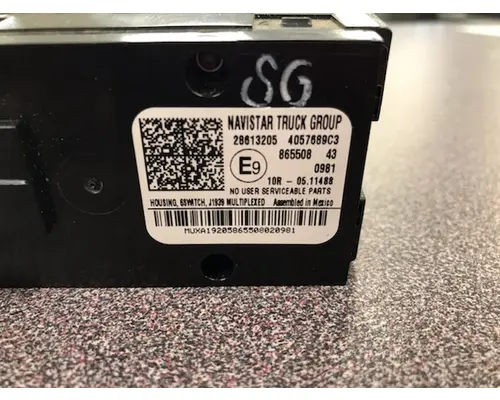 INTERNATIONAL LT625 DashConsole Switch
