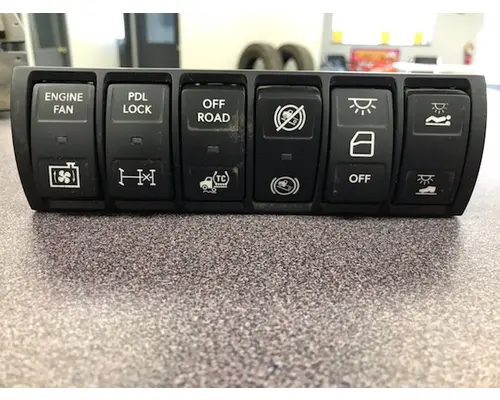 INTERNATIONAL LT625 DashConsole Switch