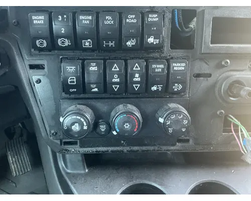 INTERNATIONAL LT625 DashConsole Switch