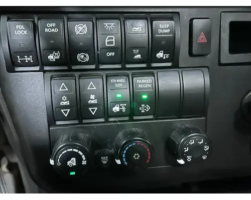 INTERNATIONAL LT625 Door Assembly, Front