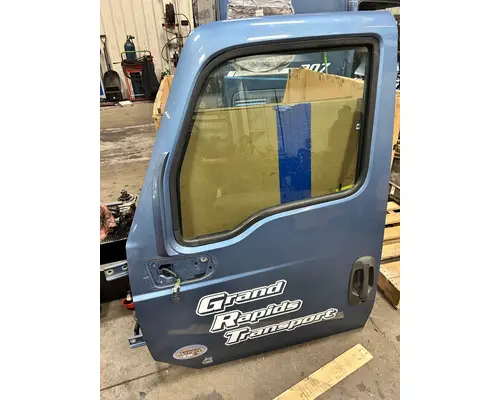 INTERNATIONAL LT625 Door Assembly, Front