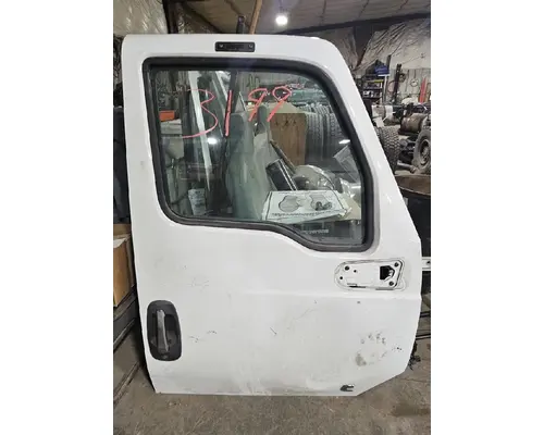 INTERNATIONAL LT625 Door Assembly, Front