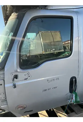 INTERNATIONAL LT625 Door Assembly, Front