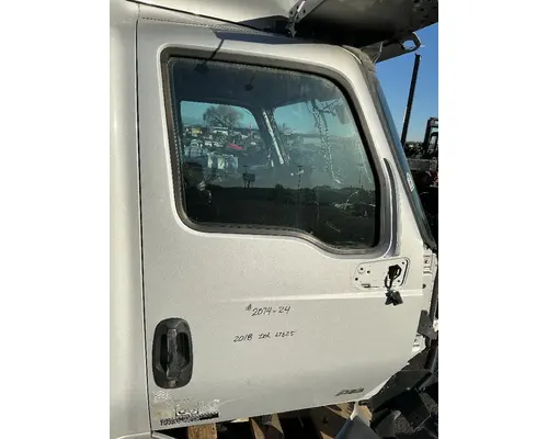 INTERNATIONAL LT625 Door Assembly, Front
