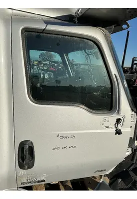 INTERNATIONAL LT625 Door Assembly, Front