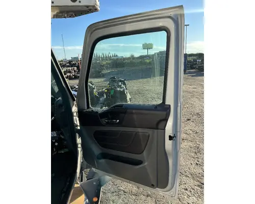 INTERNATIONAL LT625 Door Assembly, Front