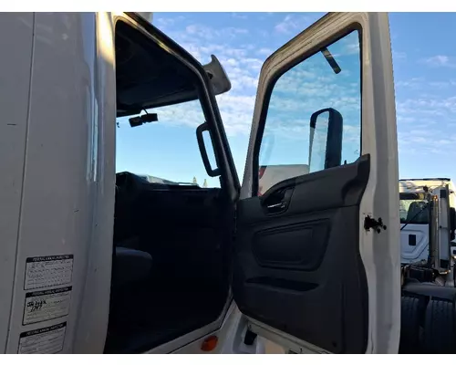 INTERNATIONAL LT625 Door Assembly, Front