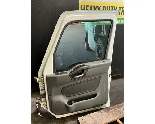 INTERNATIONAL LT625 Door Assembly, Front