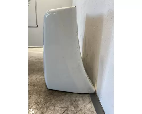 INTERNATIONAL LT625 Fender Extension