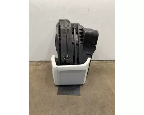 INTERNATIONAL LT625 Fender Extension