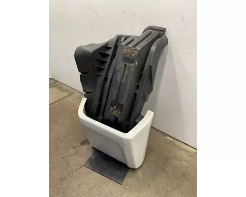 INTERNATIONAL LT625 Fender Extension