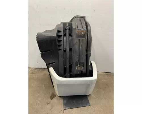 INTERNATIONAL LT625 Fender Extension