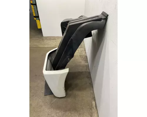 INTERNATIONAL LT625 Fender Extension