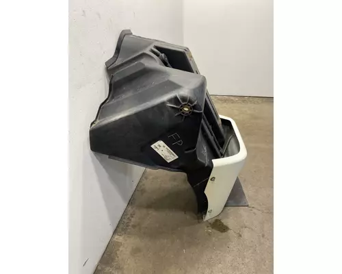 INTERNATIONAL LT625 Fender Extension