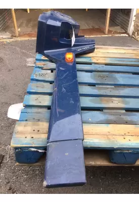 INTERNATIONAL LT625 Fender Extension