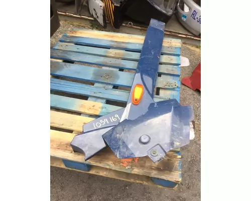 INTERNATIONAL LT625 Fender Extension