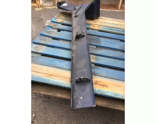 INTERNATIONAL LT625 Fender Extension
