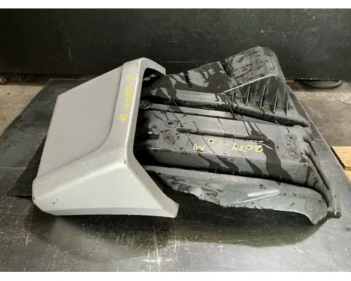 INTERNATIONAL LT625 Fender Extension