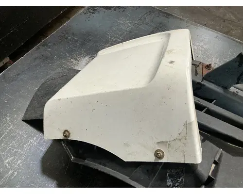 INTERNATIONAL LT625 Fender Extension