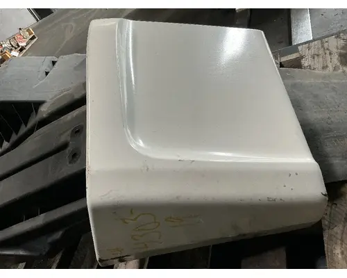 INTERNATIONAL LT625 Fender Extension