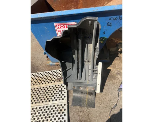 INTERNATIONAL LT625 Fender