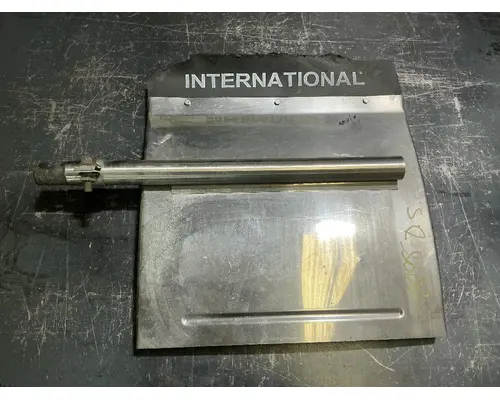 INTERNATIONAL LT625 Fender