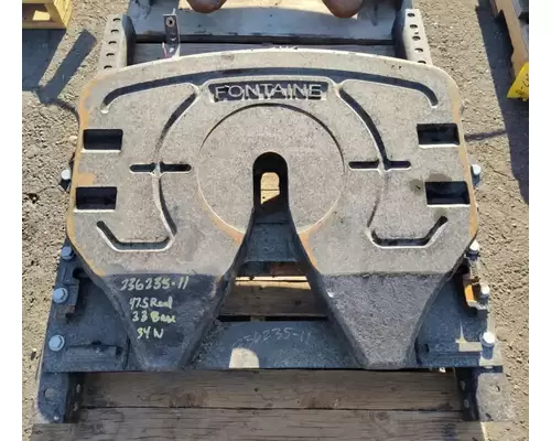 INTERNATIONAL LT625 Fifth Wheel