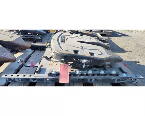 INTERNATIONAL LT625 Fifth Wheel